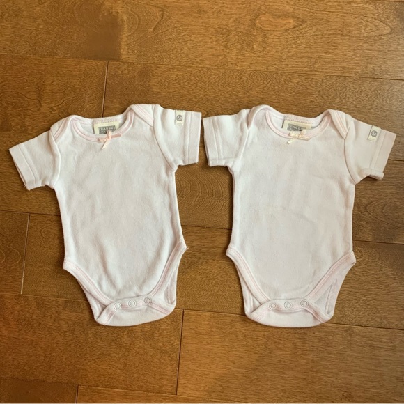3/$10 GAGOU TAGOU Baby girl lot of 2 bodysuits nb - Picture 1 of 3